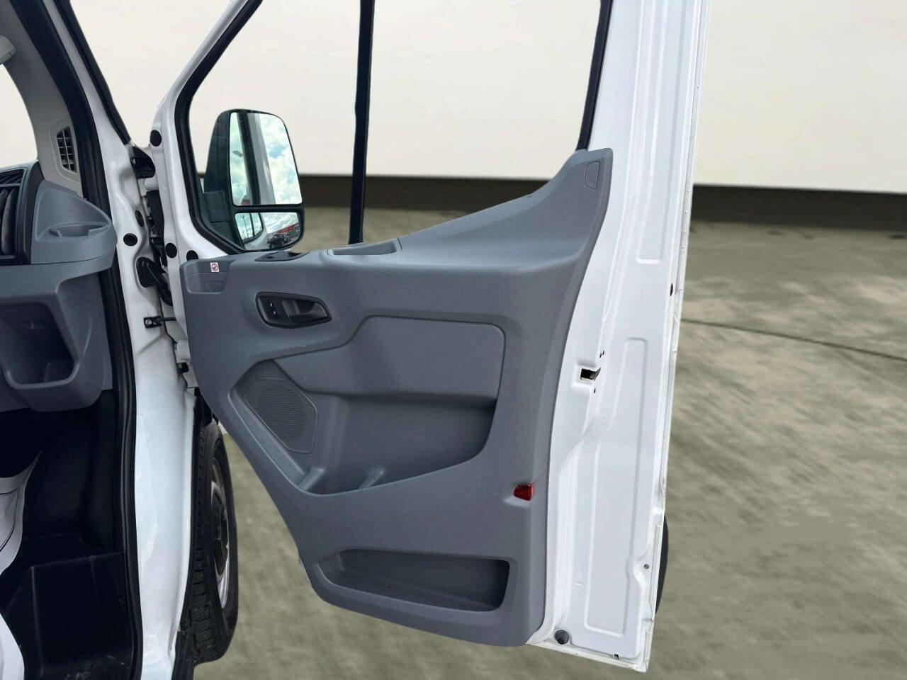 Used 2019 Ford Transit 250 148 Medium Roof RWD image 22