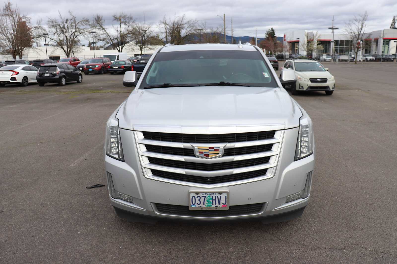 Used 2016 Cadillac Escalade Luxury image 2