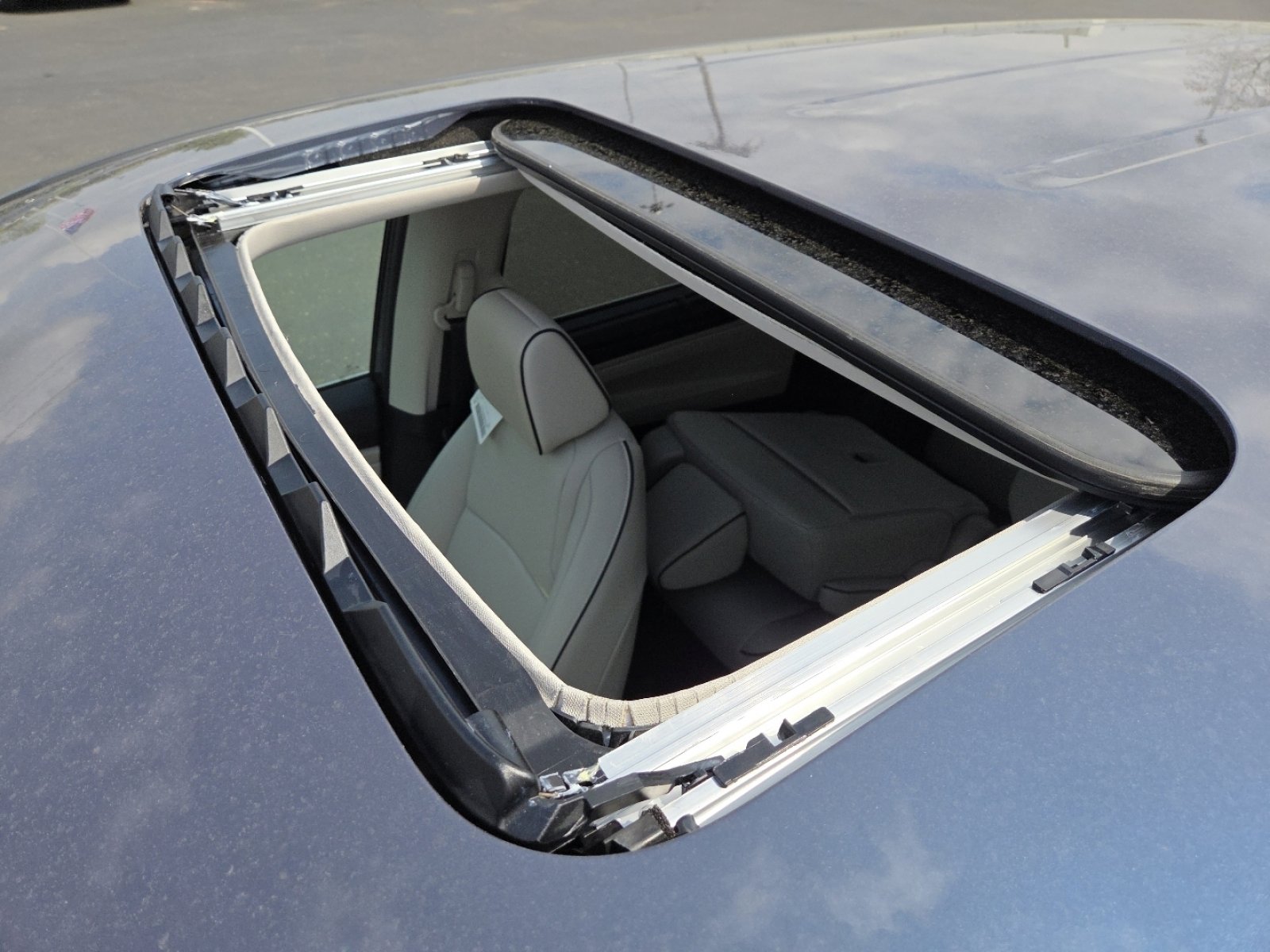 New 2026 Honda Odyssey Touring image 4