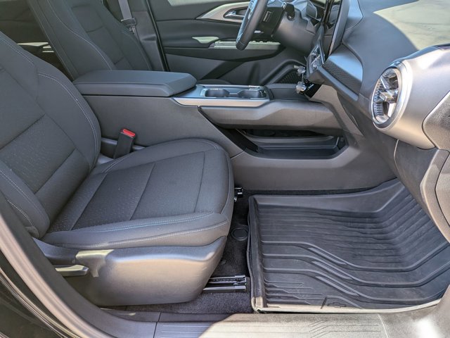 Used 2025 Chevrolet Equinox EV LT image 22