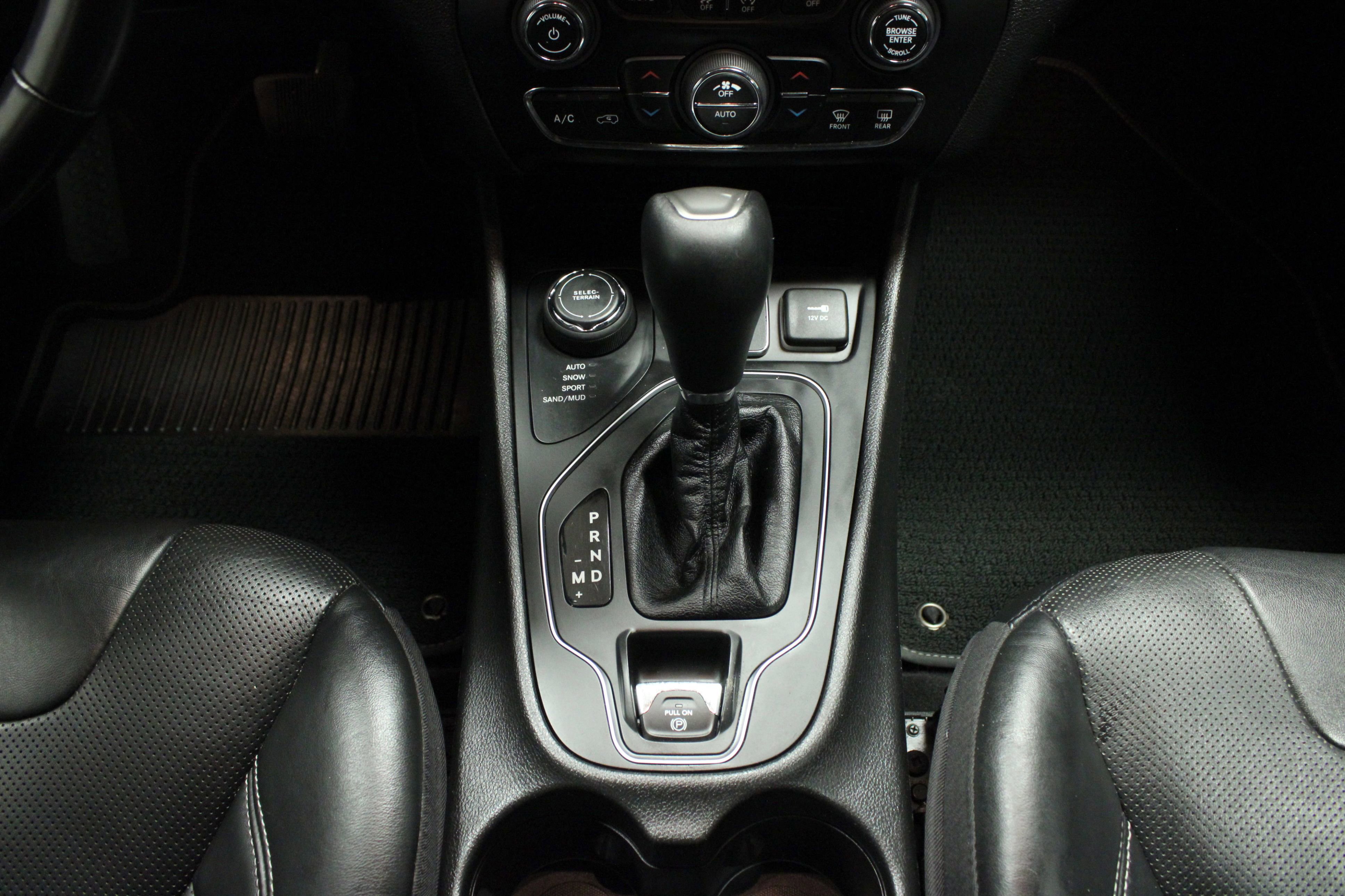 Used 2021 Jeep Cherokee Latitude Lux 80th Anniv w/ Quick Order Package 26U 80TH image 20