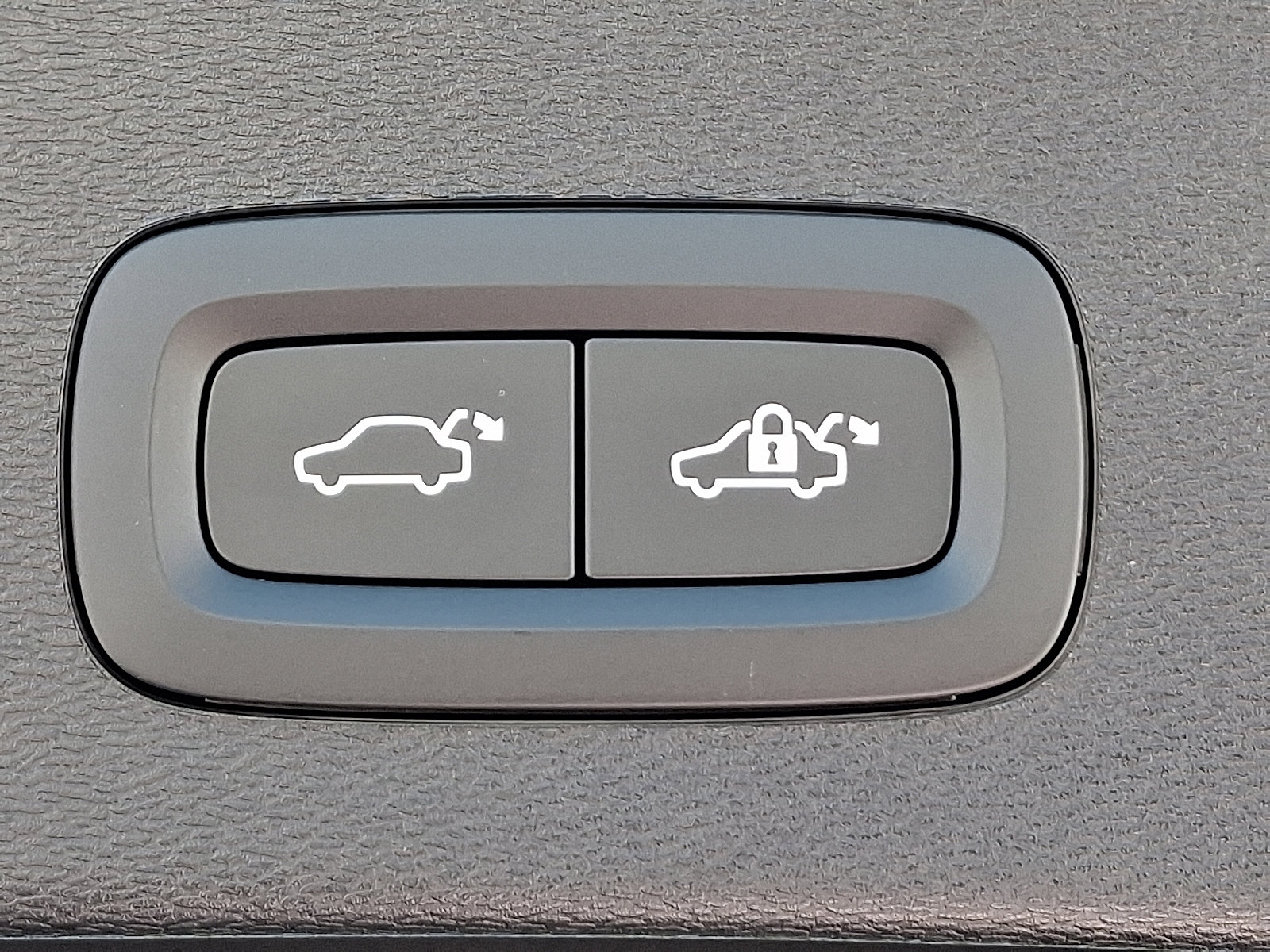 Certified 2023 Volvo C40 P8 Recharge Ultimate image 28