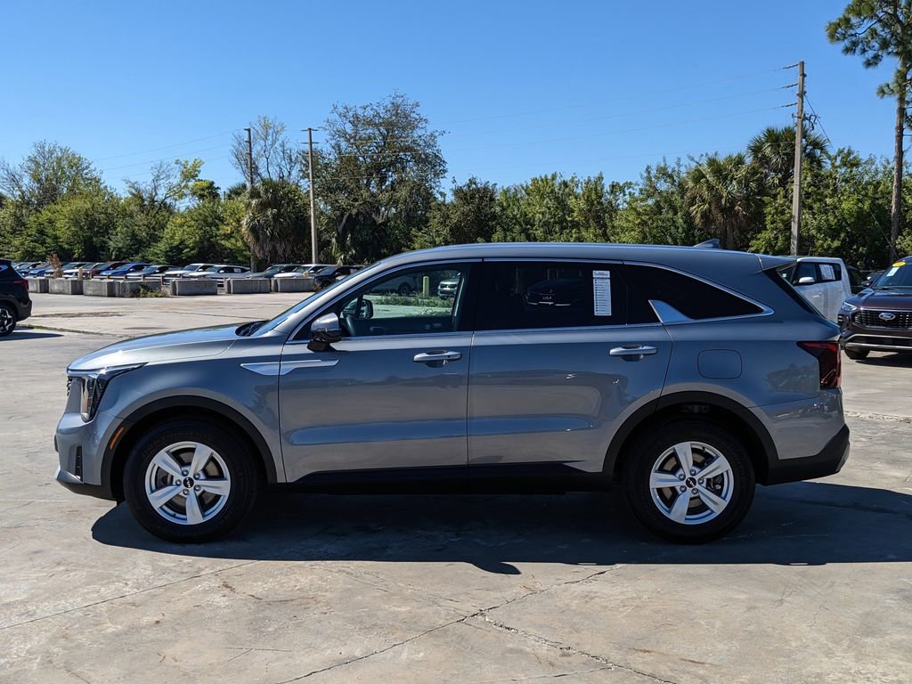 Certified 2025 Kia Sorento LX image 5