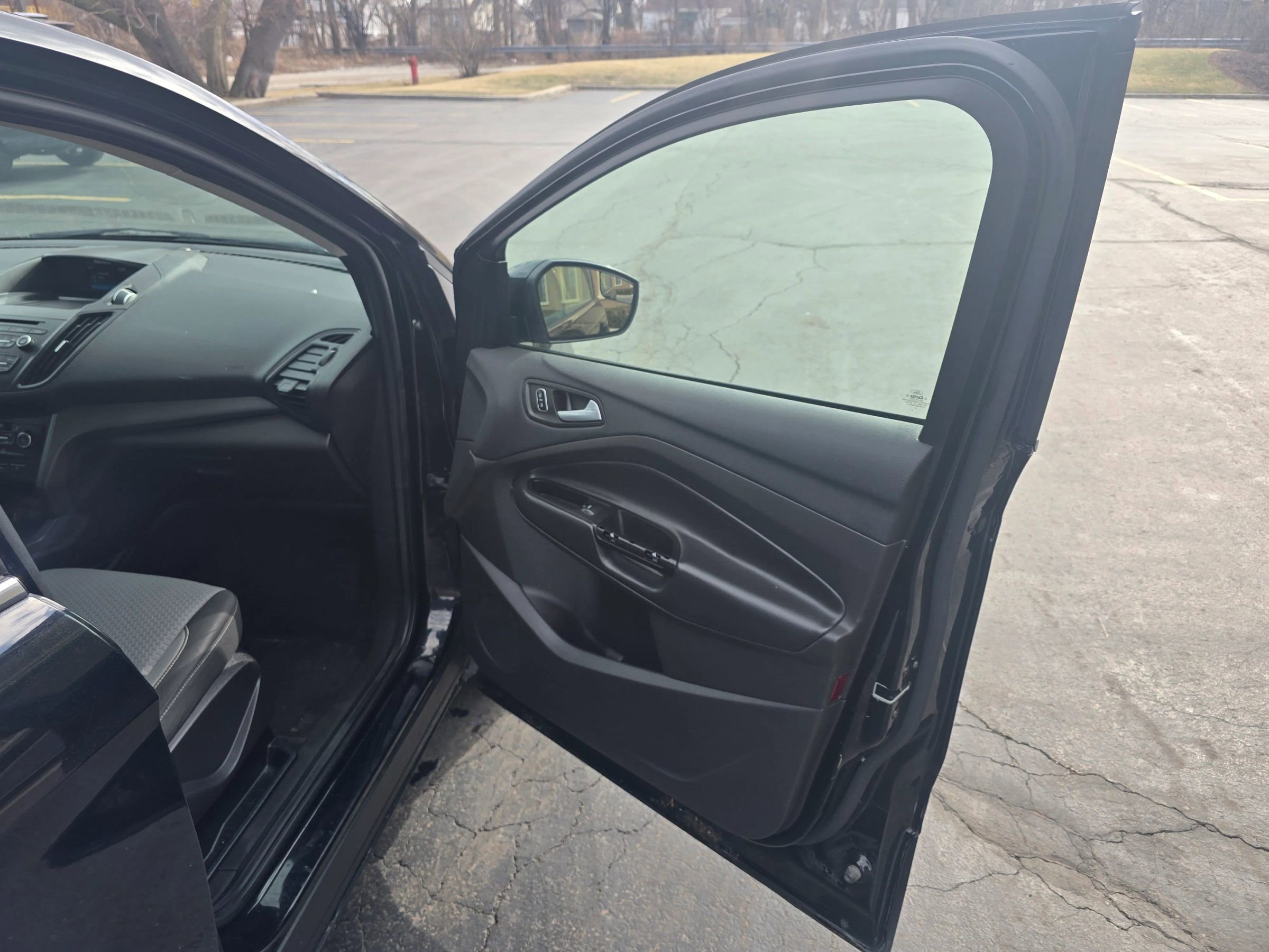 Used 2017 Ford Escape SE image 28