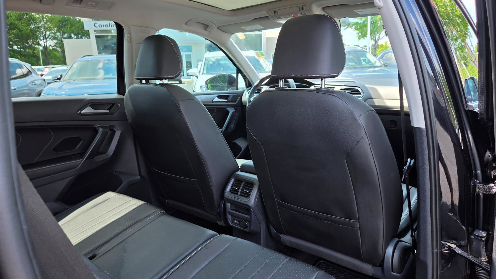 Certified 2023 Volkswagen Tiguan SE w/ Panoramic Sunroof Package FWD image 55