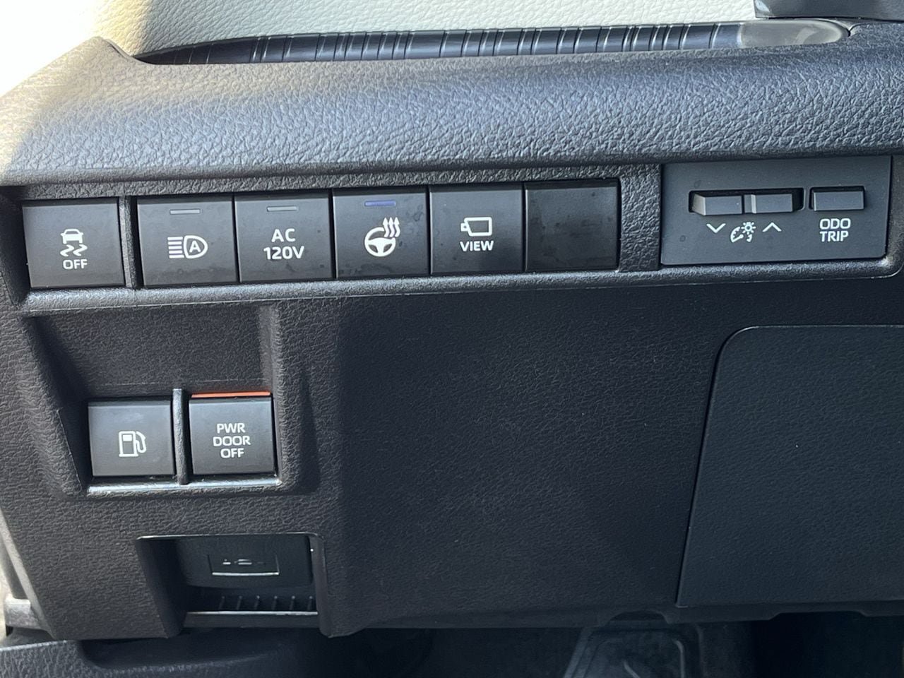 Used 2025 Toyota Sienna Platinum FWD image 20