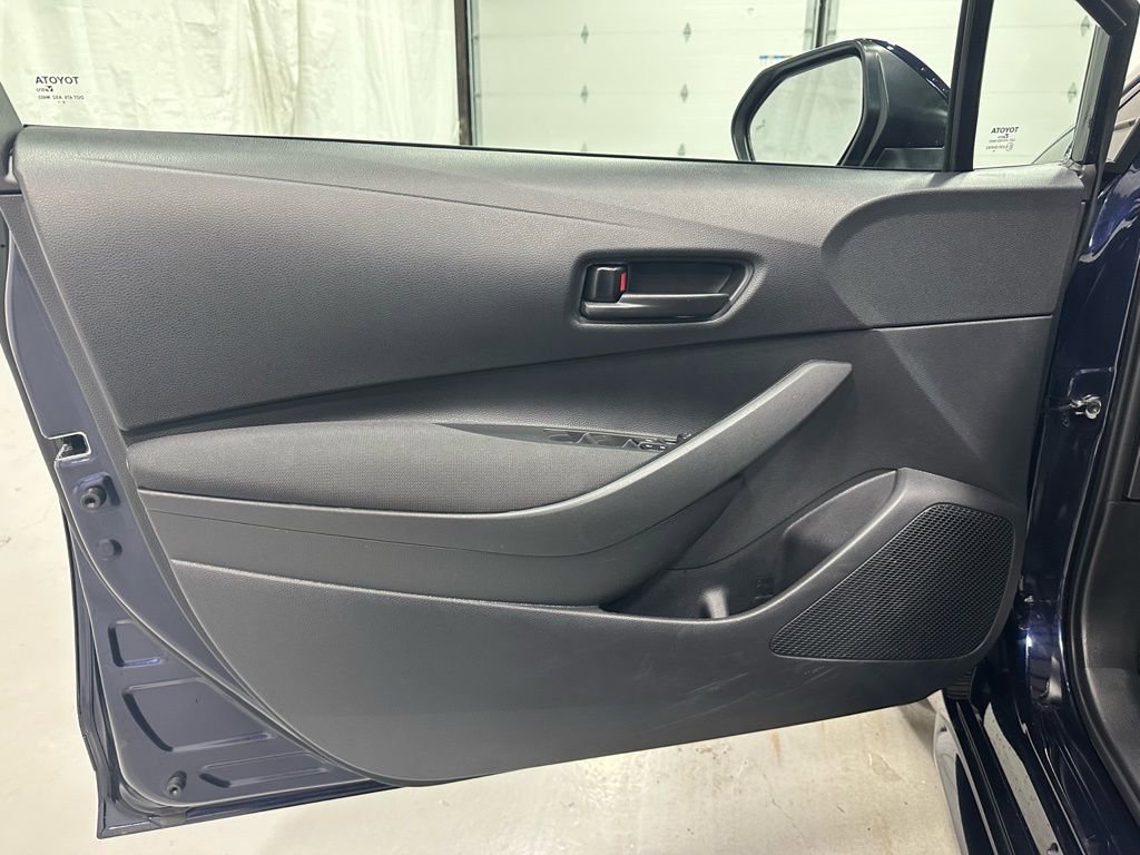 Used 2025 Toyota Corolla LE w/ LE Premium Package image 8