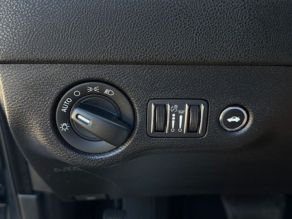 Used 2023 Dodge Charger SXT RWD image 20
