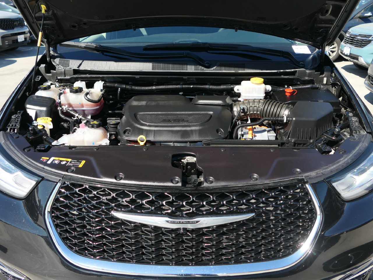 Used 2024 Chrysler Pacifica Limited FWD image 29