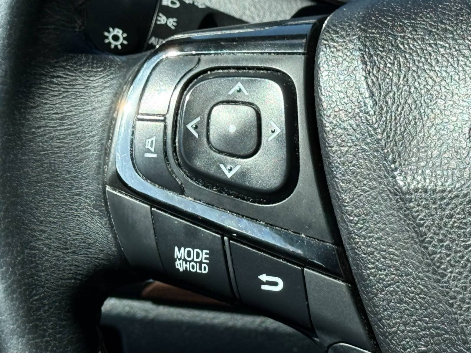 Used 2015 Toyota Avalon XLE FWD image 16