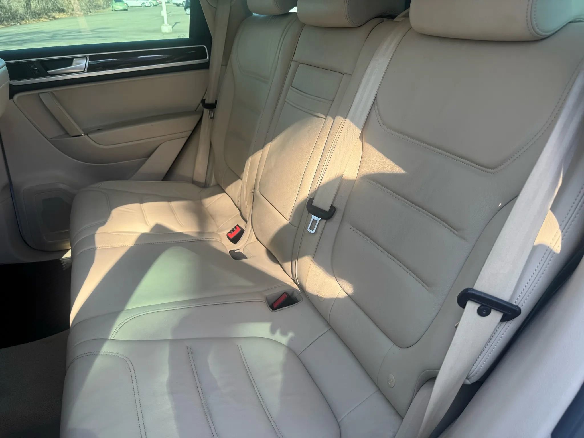 Used 2015 Volkswagen Touareg VR6 image 21