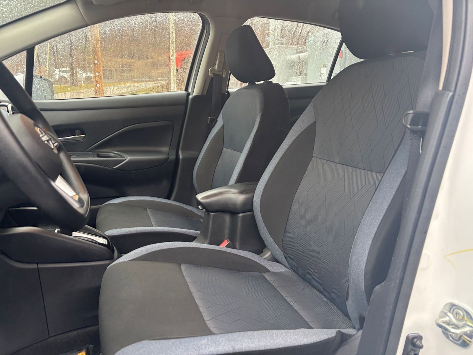 Used 2025 Nissan Versa SV image 35