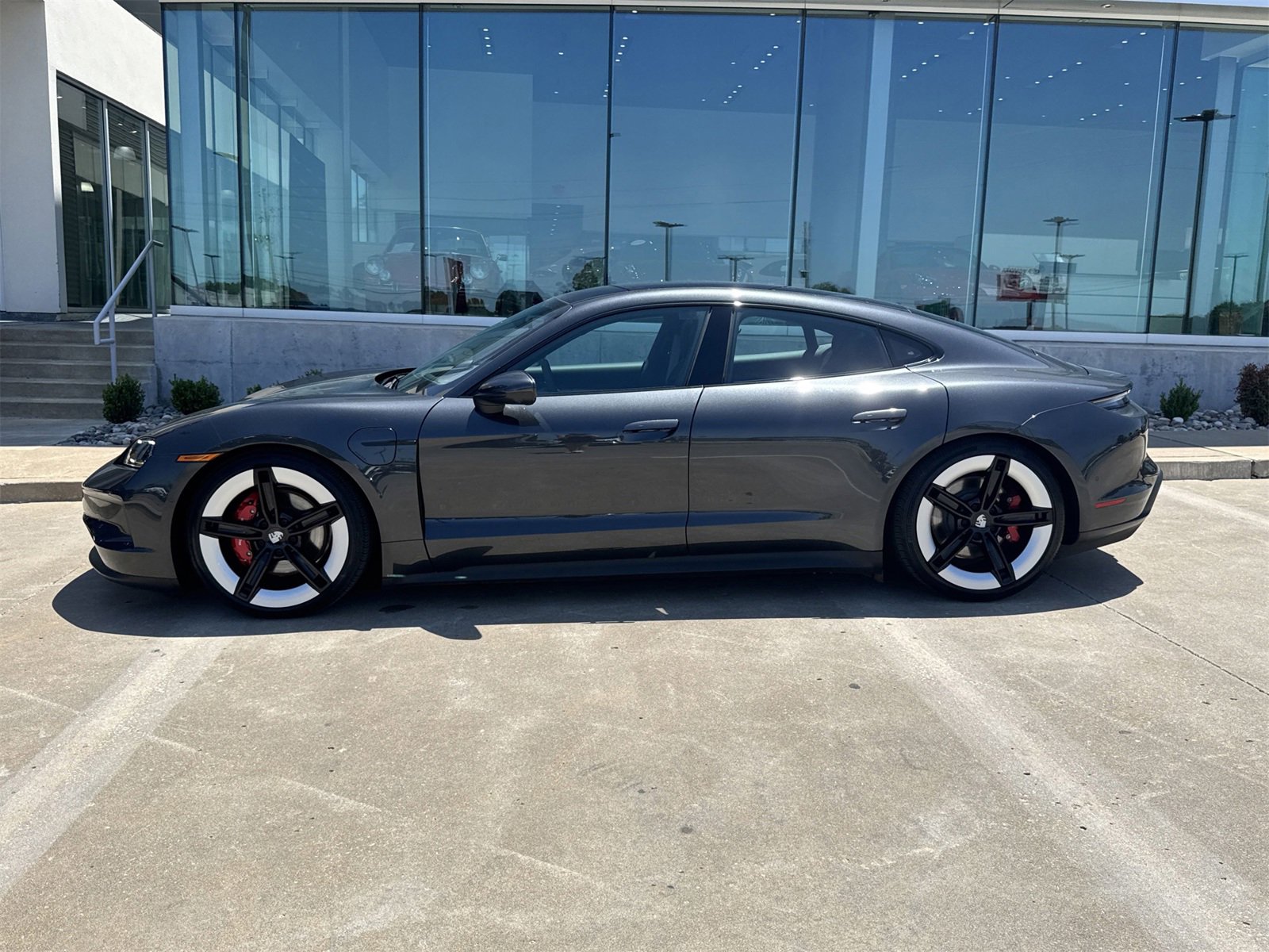 New 2025 Porsche Taycan 4S image 2