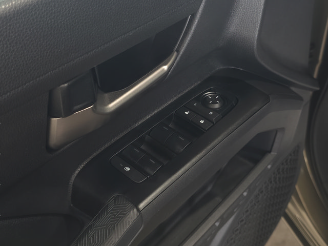 Used 2025 Toyota Tacoma TRD Sport AWD/4WD image 11
