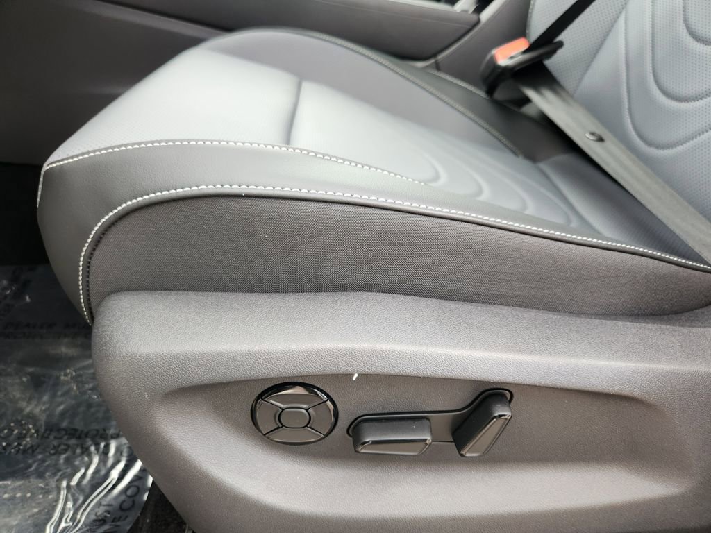 New 2026 Volkswagen Tiguan SE R-Line image 14