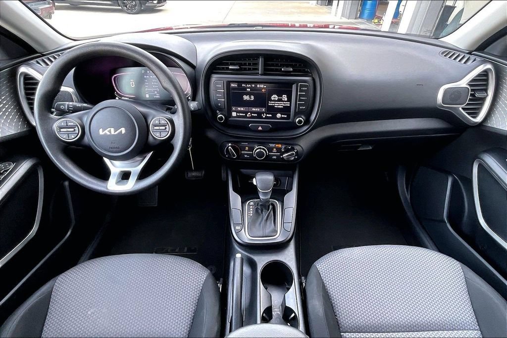 Used 2024 Kia Soul LX w/ Option Group 015 FWD image 14