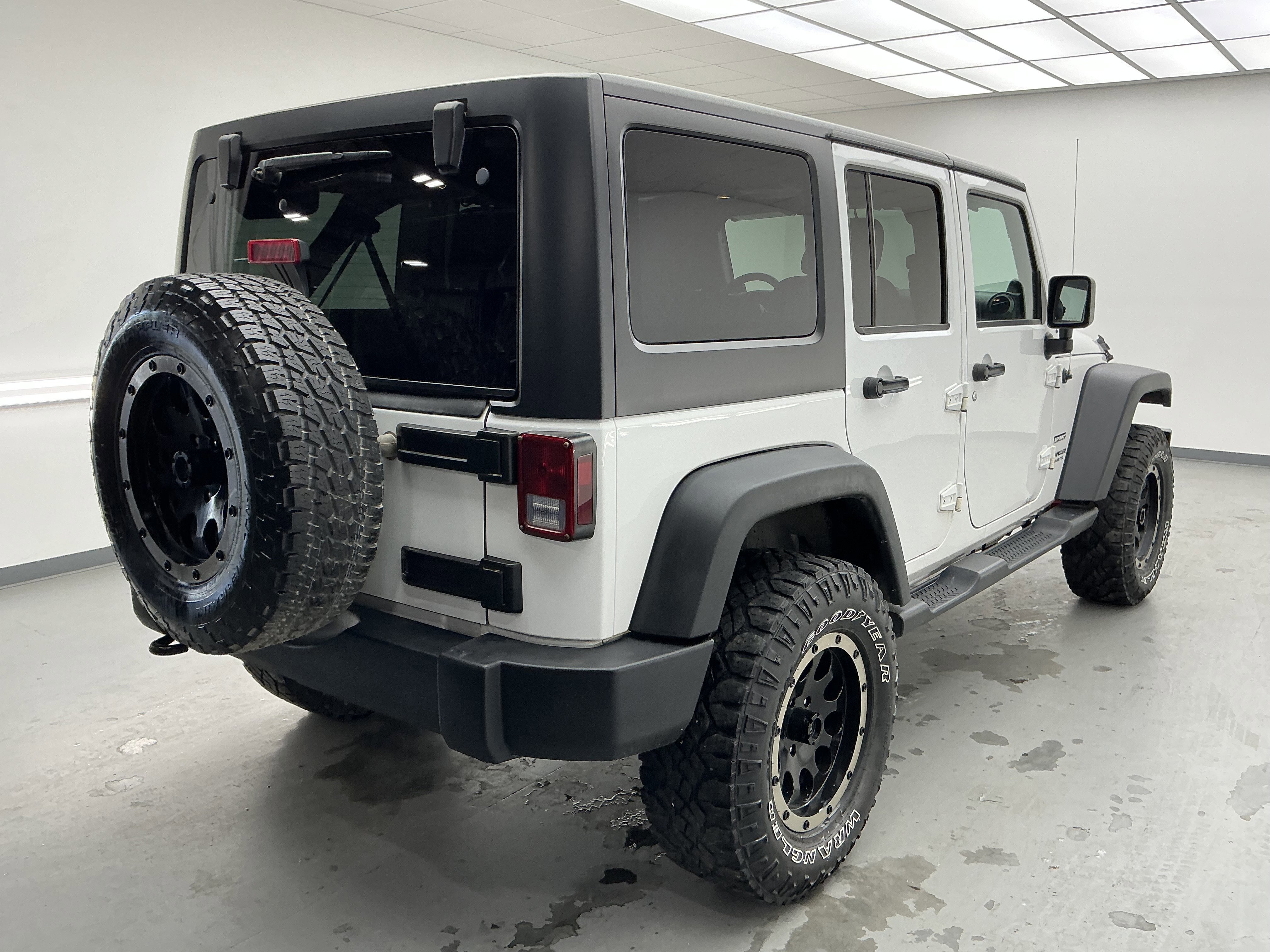 Used 2013 Jeep Wrangler Unlimited Sport image 4