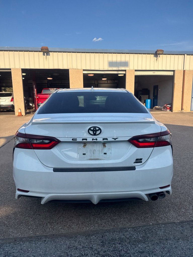 Used 2022 Toyota Camry SE w/ Cold Weather Package AWD/4WD image 4
