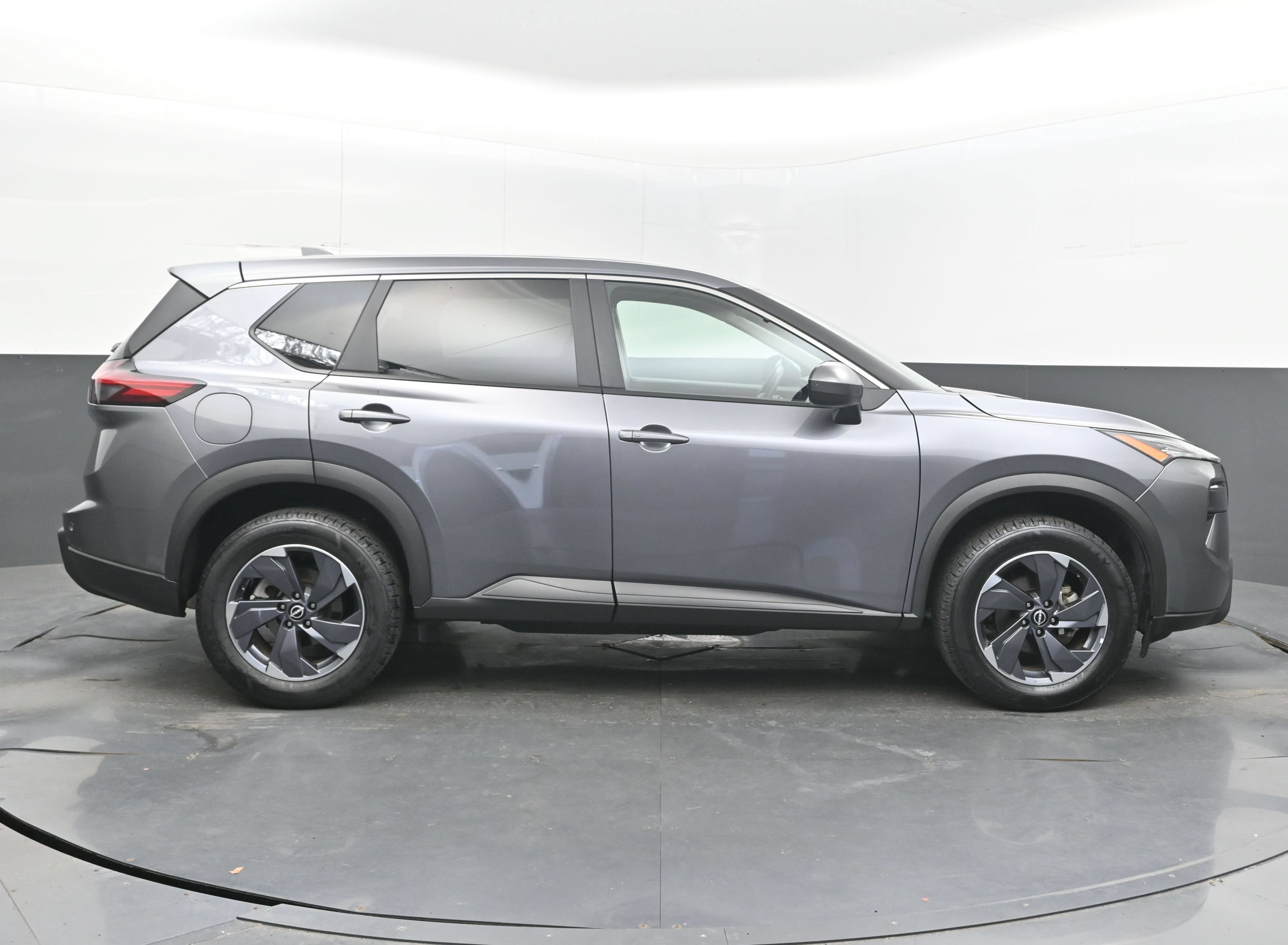 Used 2025 Nissan Rogue SV FWD image 10