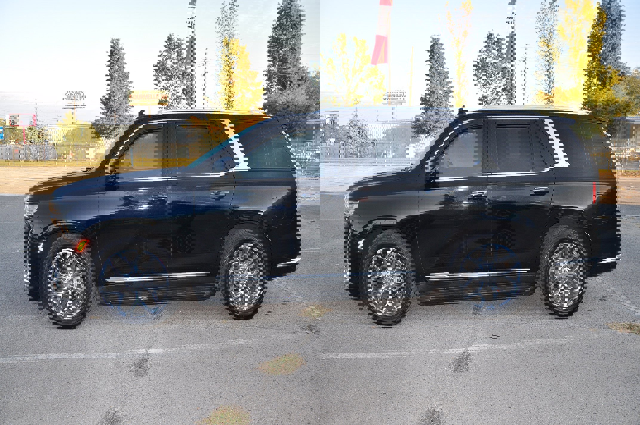 Used 2021 Cadillac Escalade Premium Luxury Platinum image 2