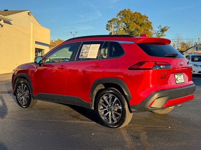 Used 2024 Toyota Corolla Cross XLE image 6