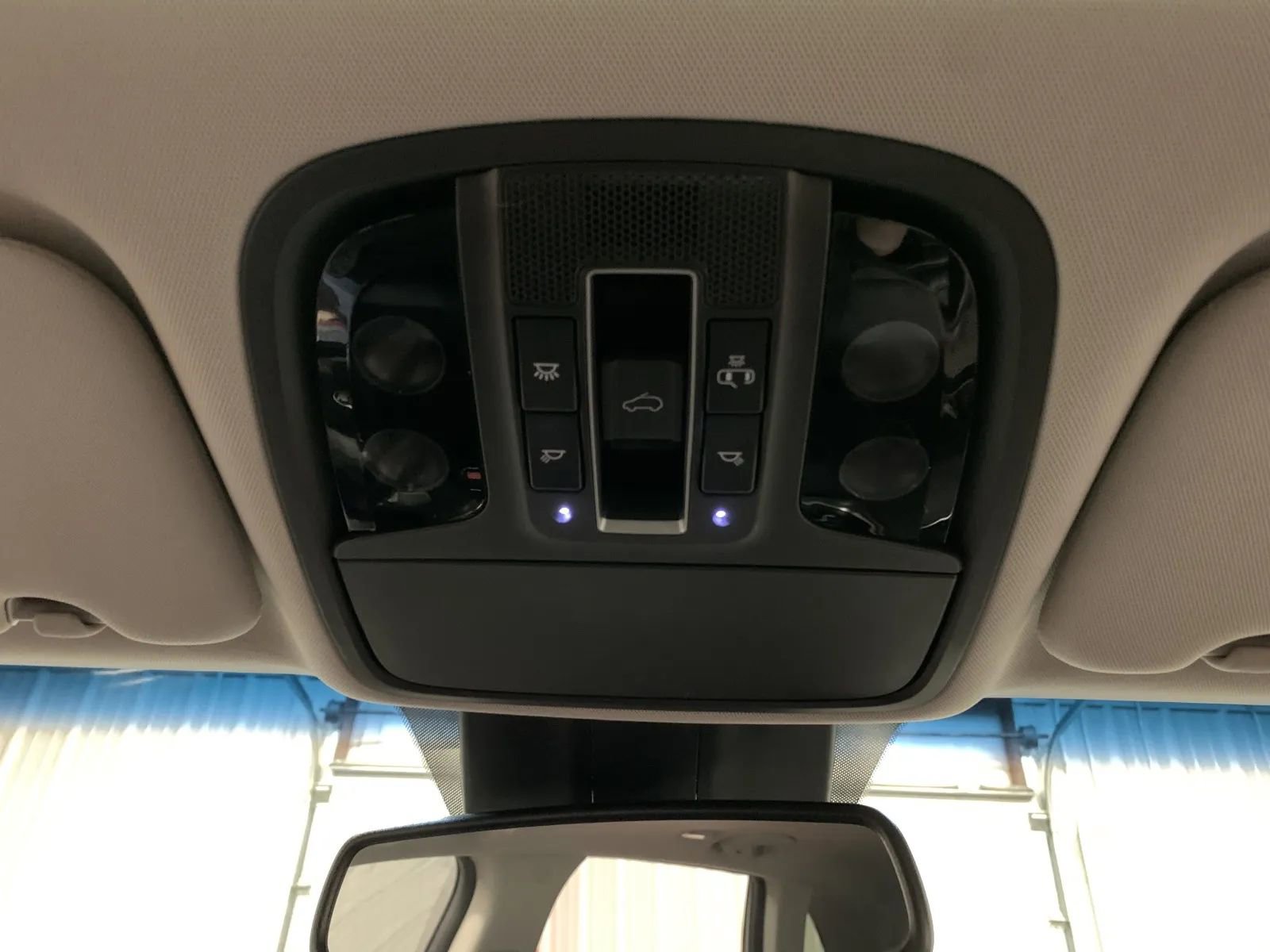 Used 2018 Kia Sorento SX image 38