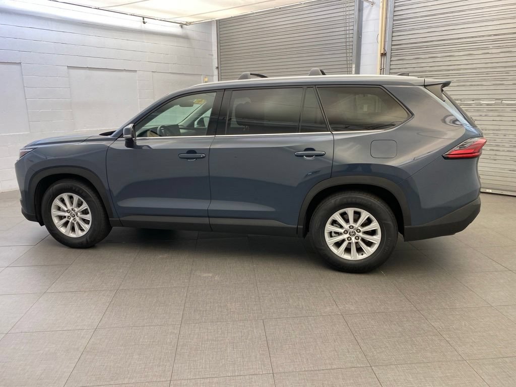 Used 2025 Toyota Grand Highlander AWD image 5