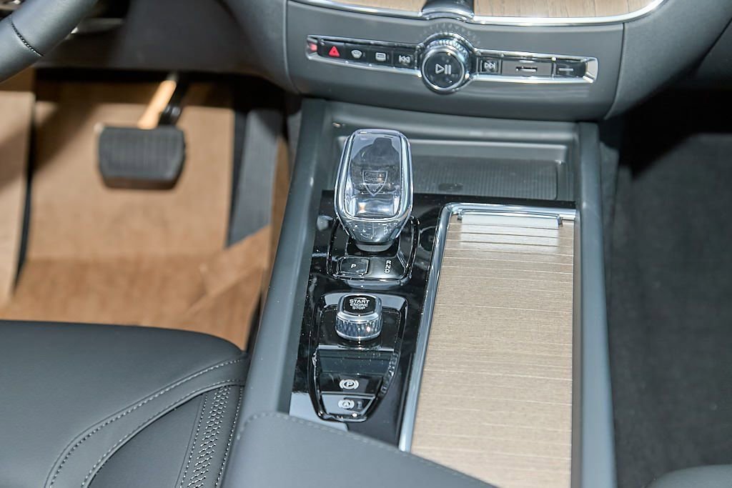 New 2026 Volvo XC60 B5 Plus w/ Protection Package Premier image 27