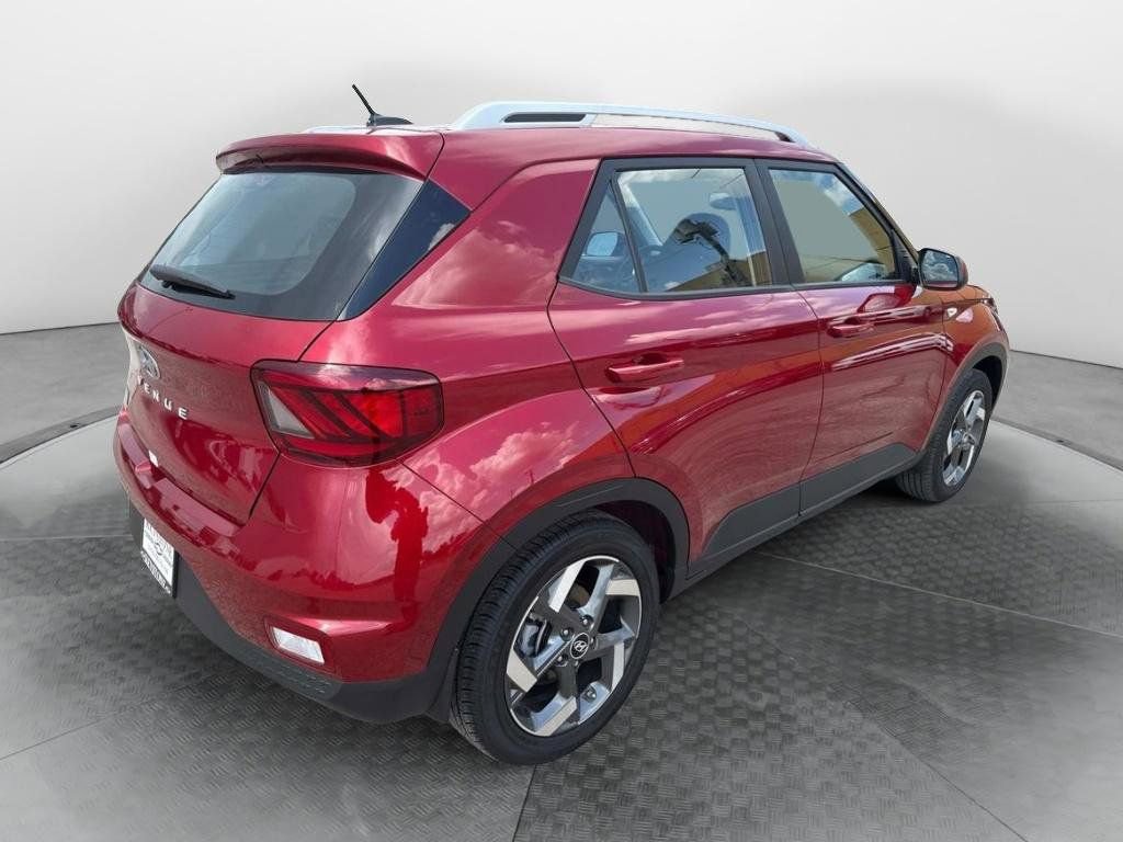 Used 2024 Hyundai Venue Limited image 3