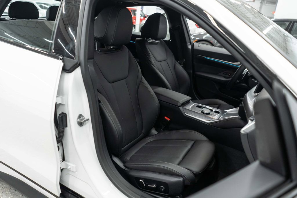 Used 2025 BMW 430i xDrive w/ M Sport Package image 12