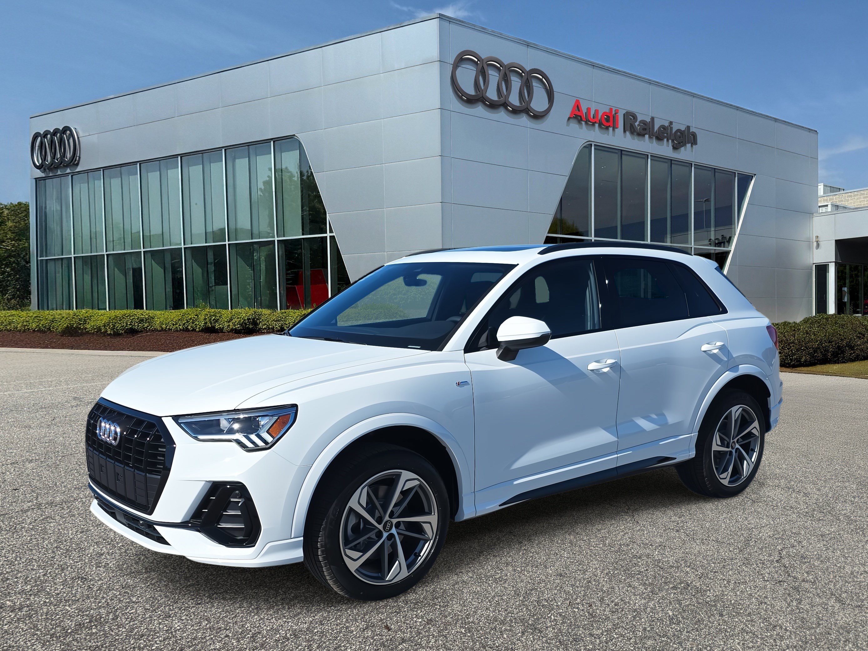 New 2025 Audi Q3 2.0T Premium