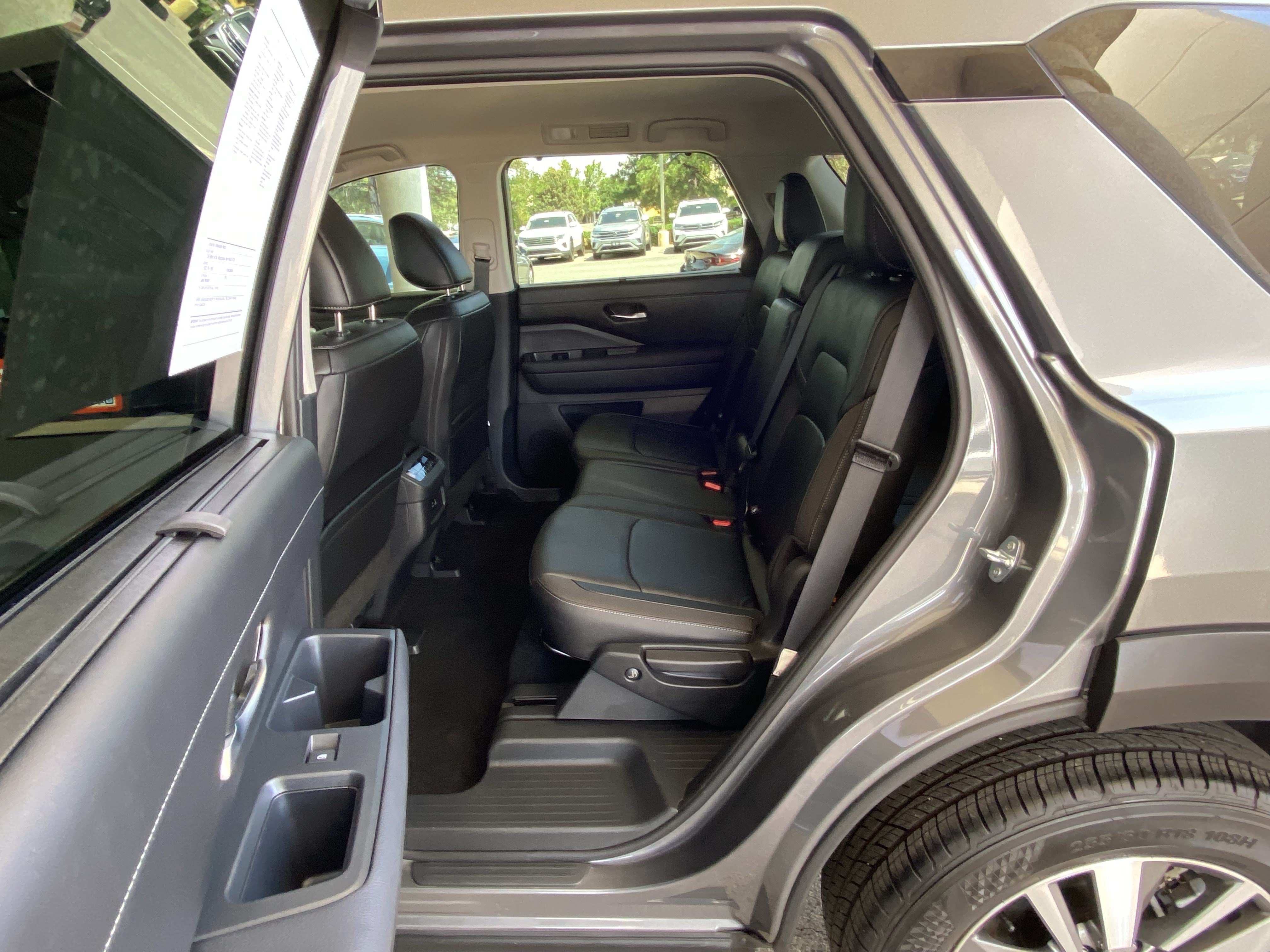 Used 2025 Nissan Pathfinder SL w/ Cargo Package AWD/4WD image 35