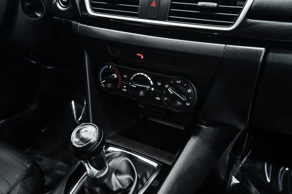 Used 2015 MAZDA MAZDA3 i Sport image 23