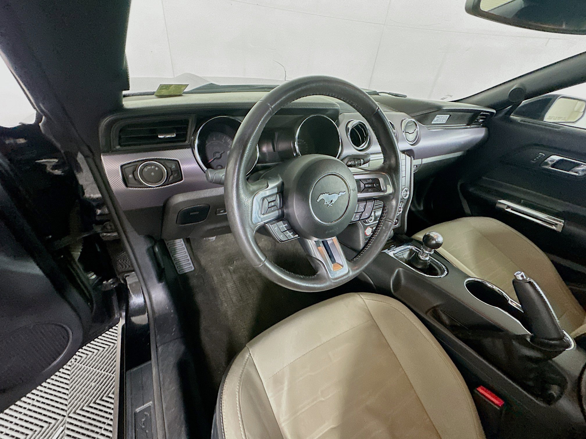 Used 2016 Ford Mustang Coupe image 18