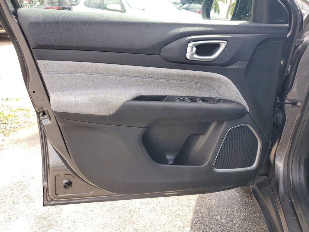 Used 2023 Jeep Compass Sport image 13