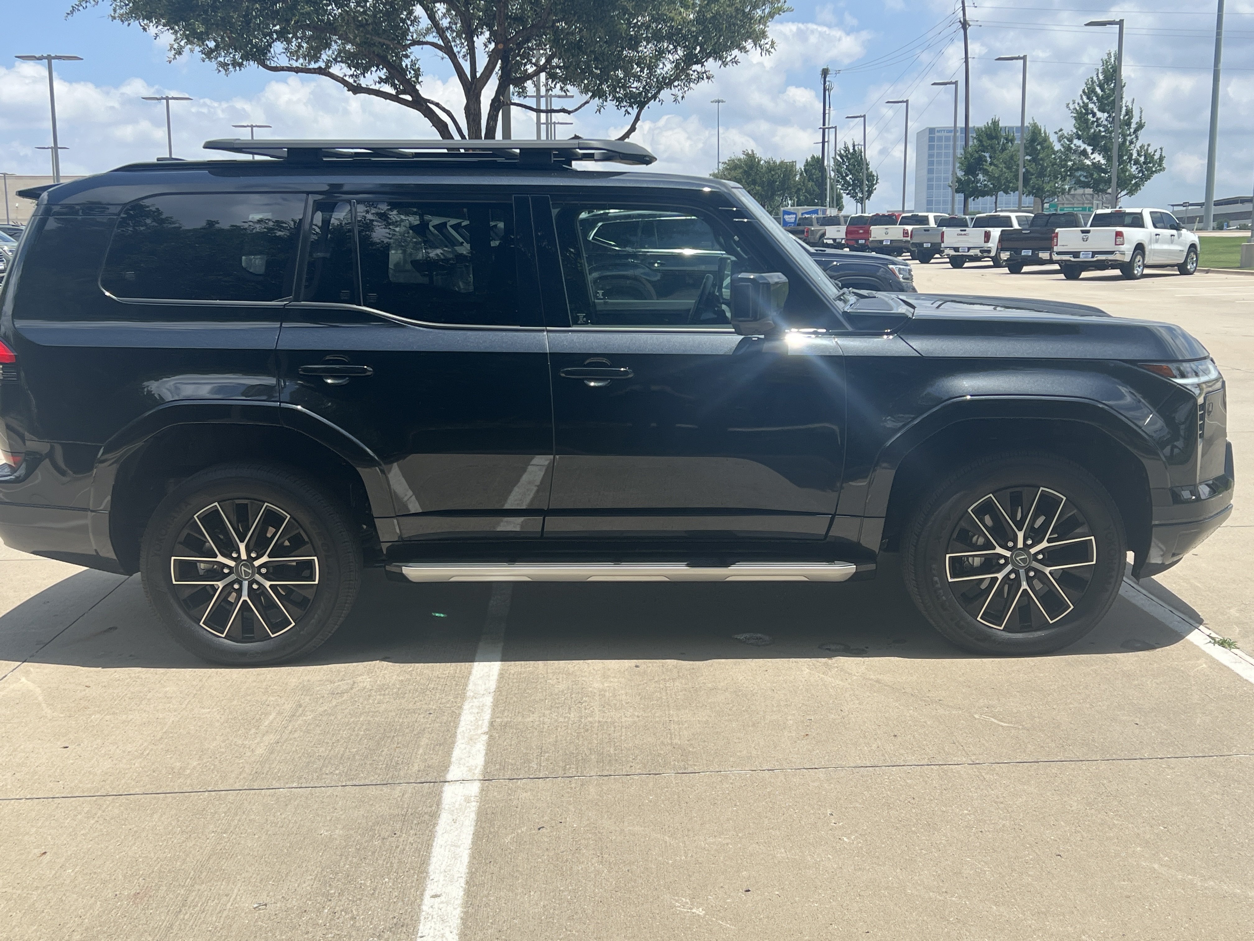 Used 2025 Lexus GX 550 w/ Accessory Package (31) AWD/4WD image 11