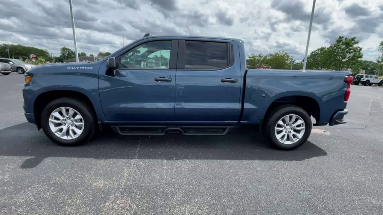Used 2024 Chevrolet Silverado 1500 Custom RWD image 5