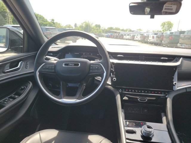 New 2026 Jeep Grand Cherokee L Limited w/ Limited Altitude Package AWD/4WD image 12