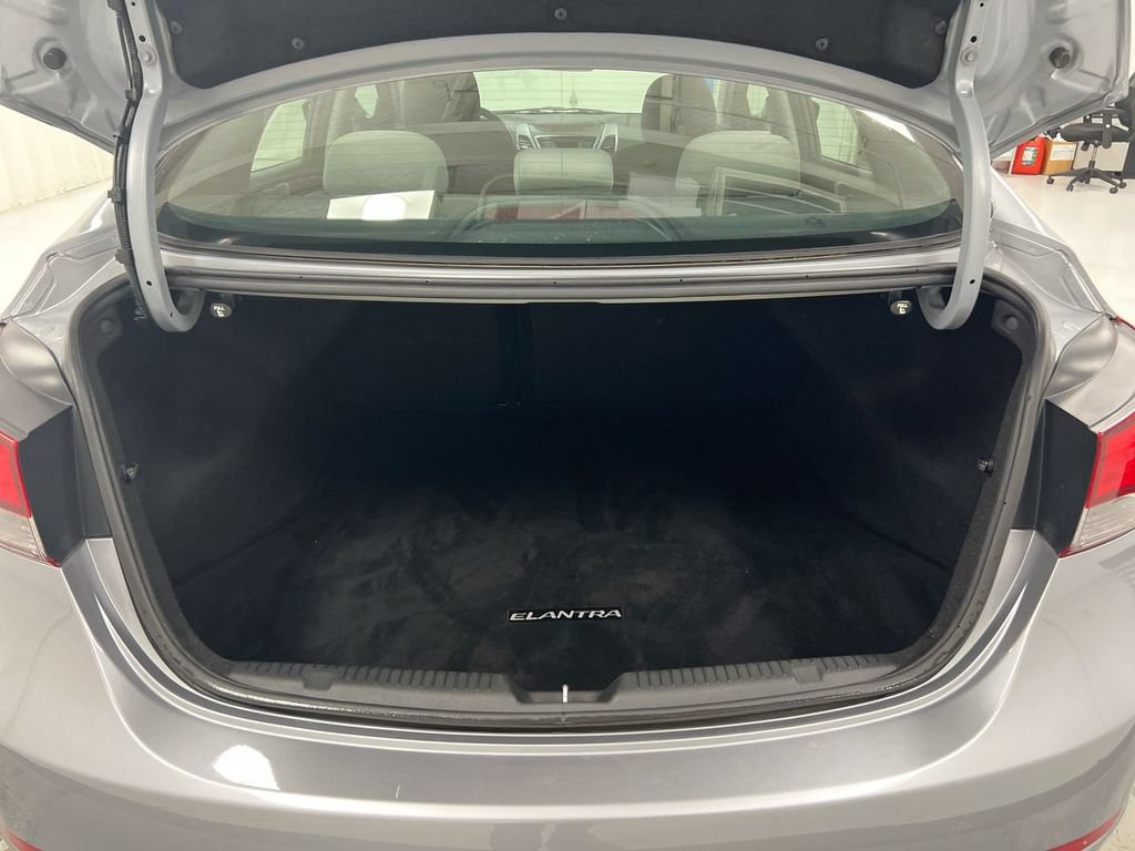 Used 2015 Hyundai Elantra SE FWD image 22