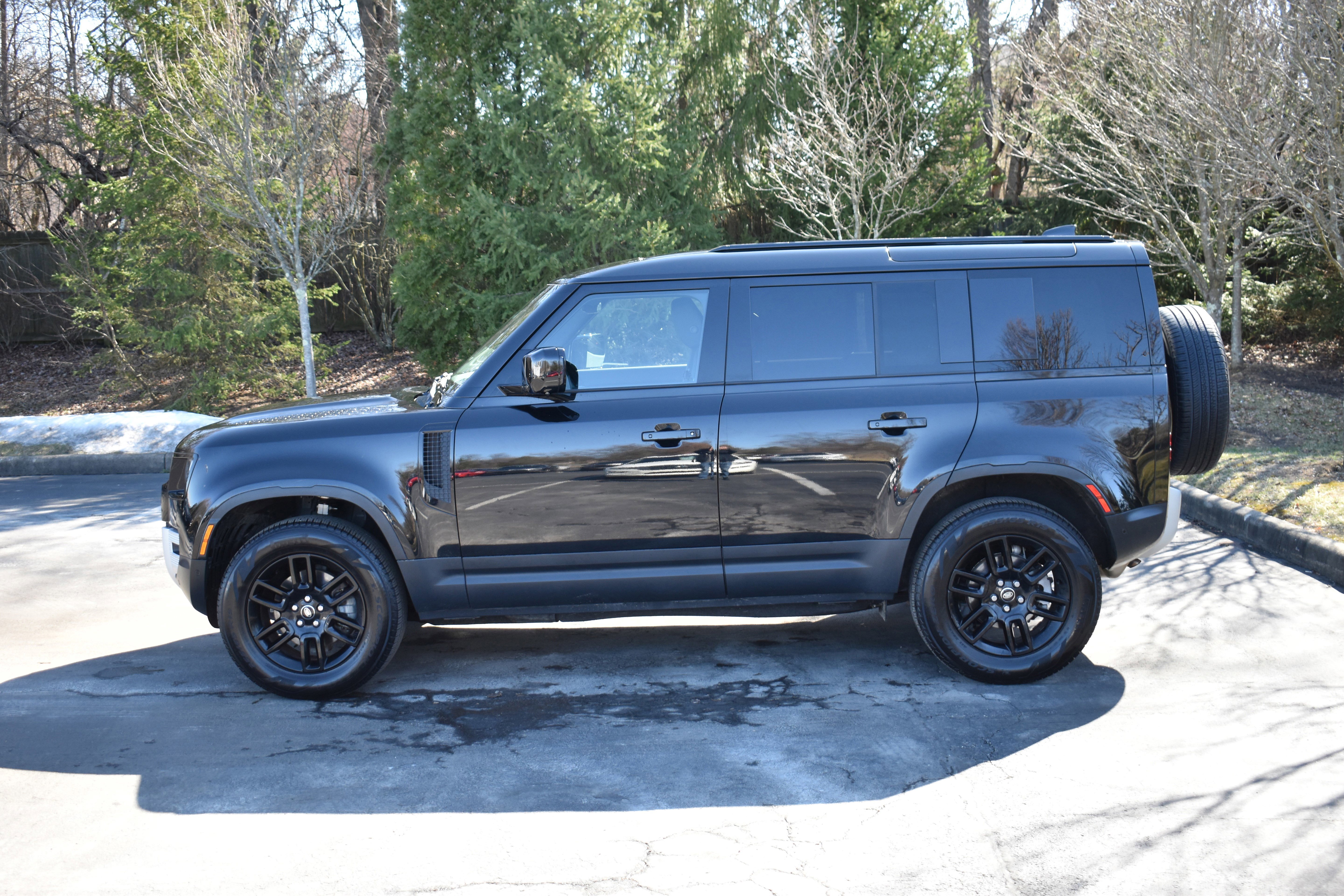 Used 2025 Land Rover Defender 110 S AWD/4WD image 32
