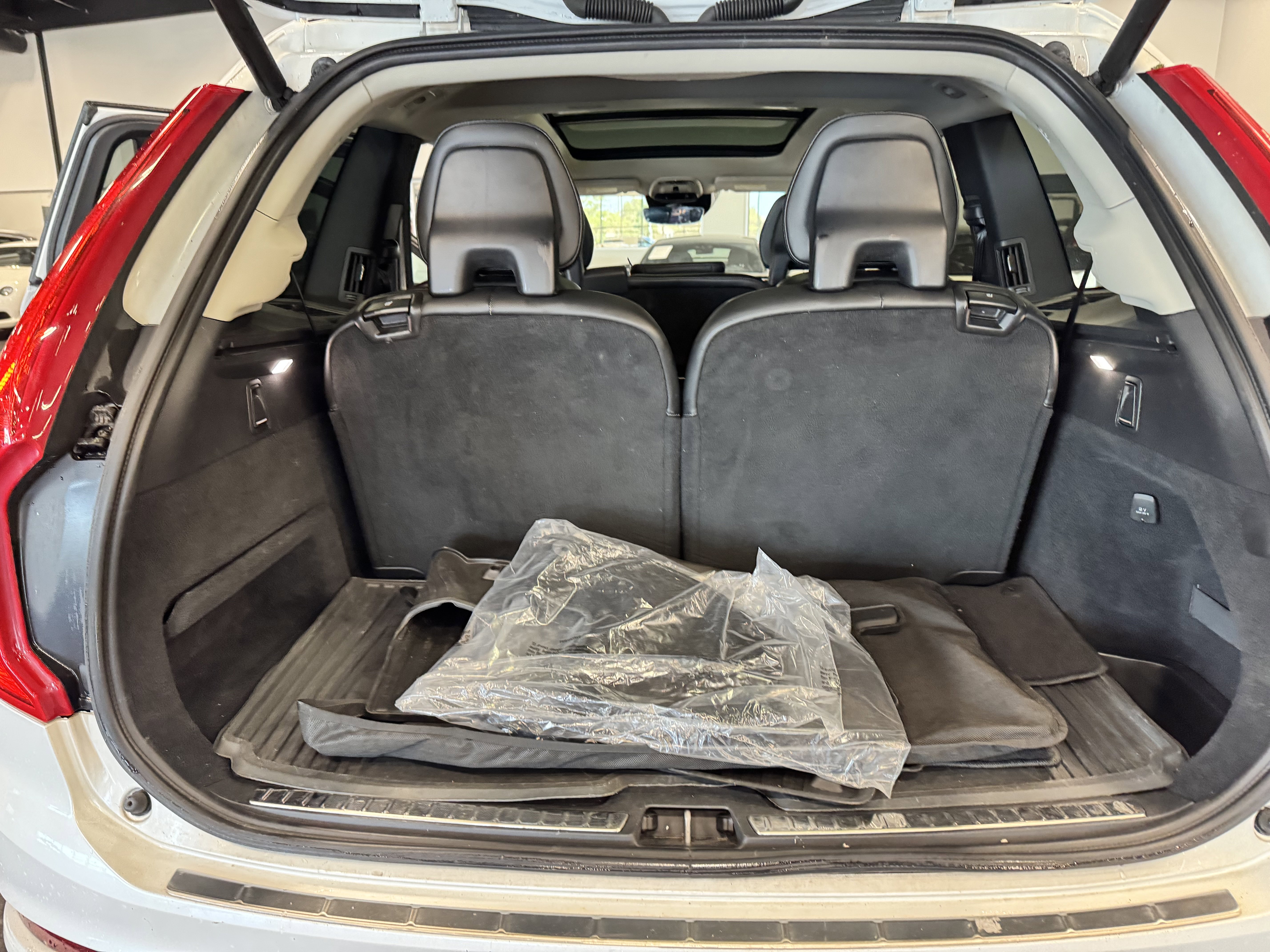 Used 2020 Volvo XC90 T5 Momentum w/ Protection Package AWD/4WD image 13