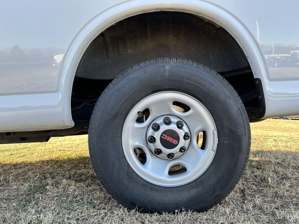 Used 2024 GMC Savana 2500 w/ Driver Convenience Package image 18