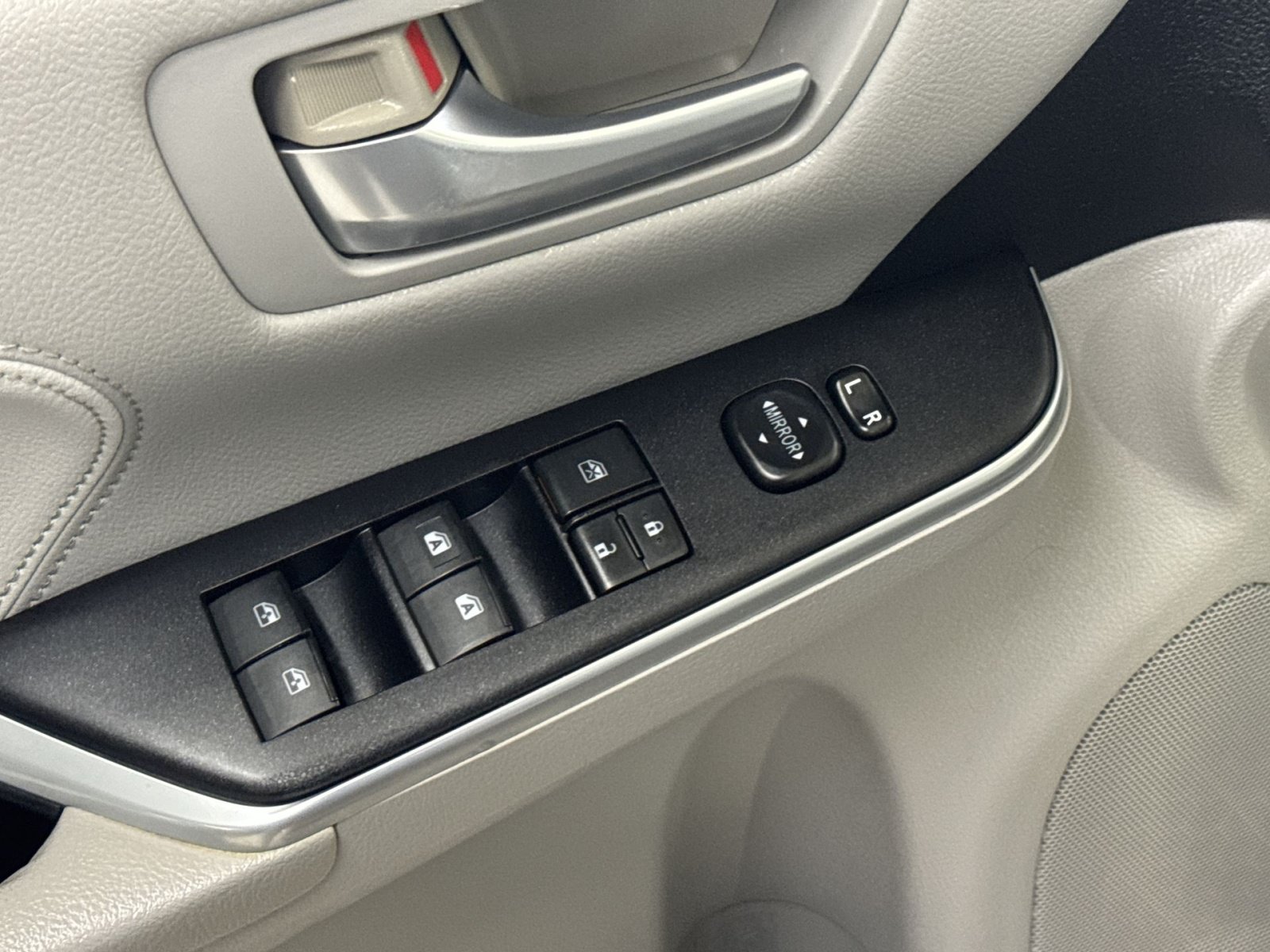 Used 2015 Toyota Camry XLE w/ Moonroof Package FWD image 27