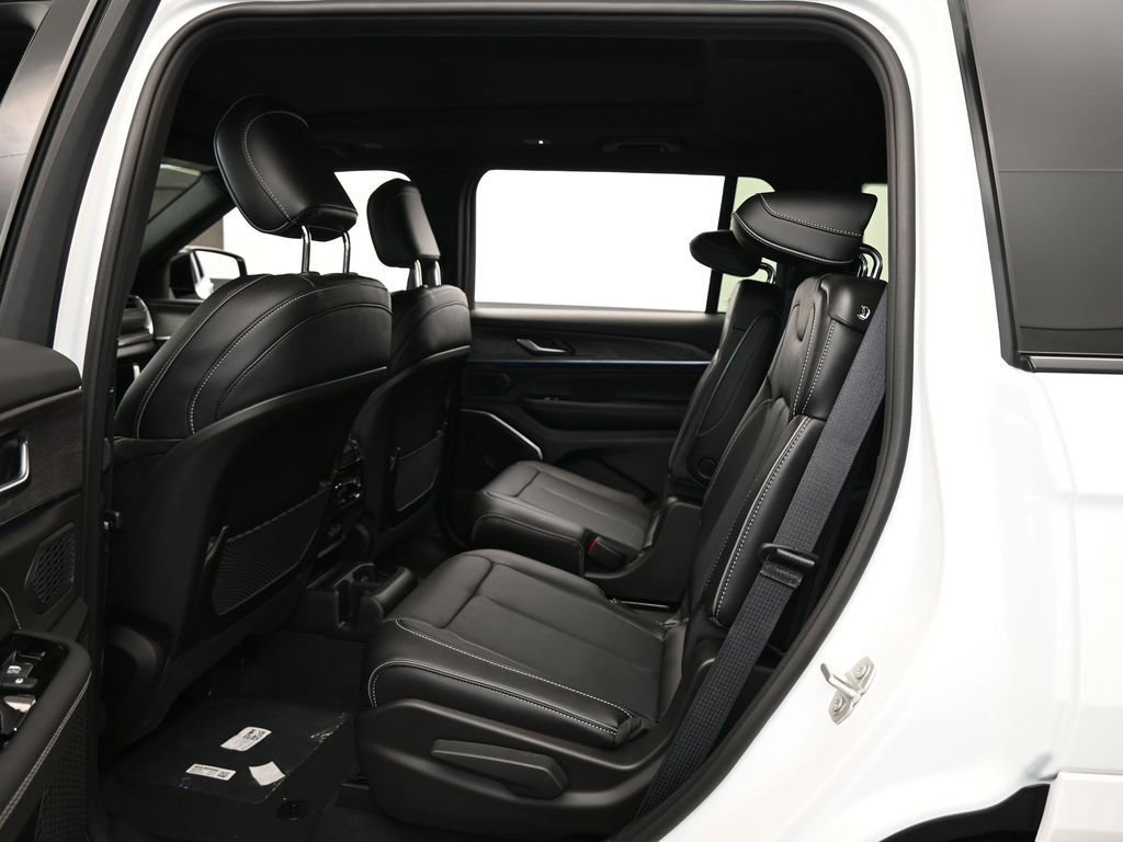 Used 2024 Jeep Grand Cherokee L Overland image 27
