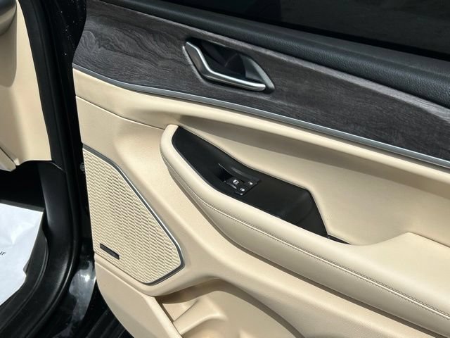 Used 2022 Jeep Grand Cherokee Limited AWD/4WD image 31