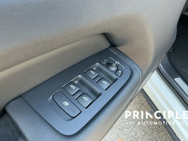 Certified 2025 Volvo XC60 B5 Core image 23