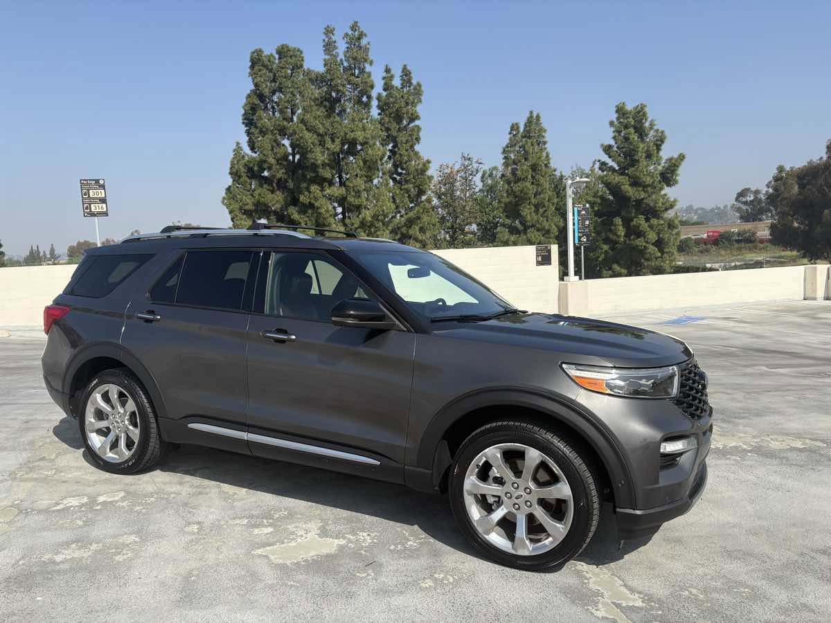 Used 2020 Ford Explorer Platinum w/ Premium Technology Package image 36