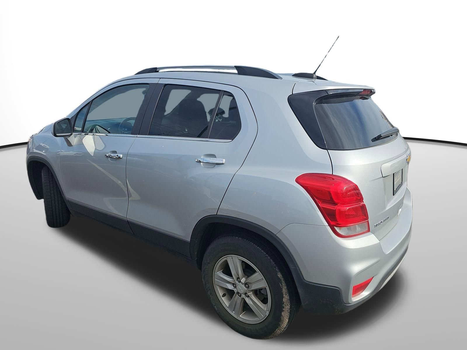 Used 2020 Chevrolet Trax LT w/ LT Convenience Package image 2