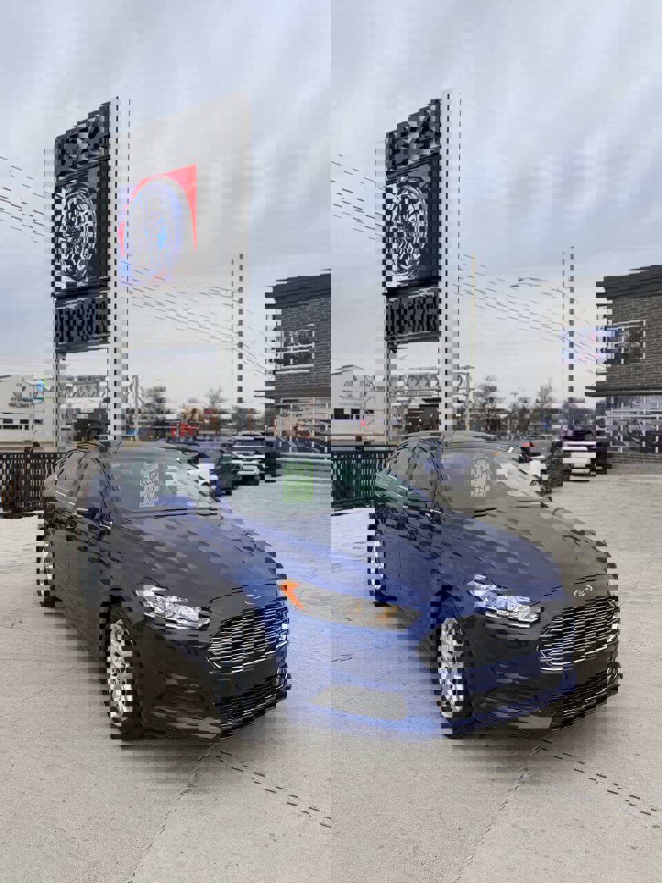 Used 2016 Ford Fusion SE image 1