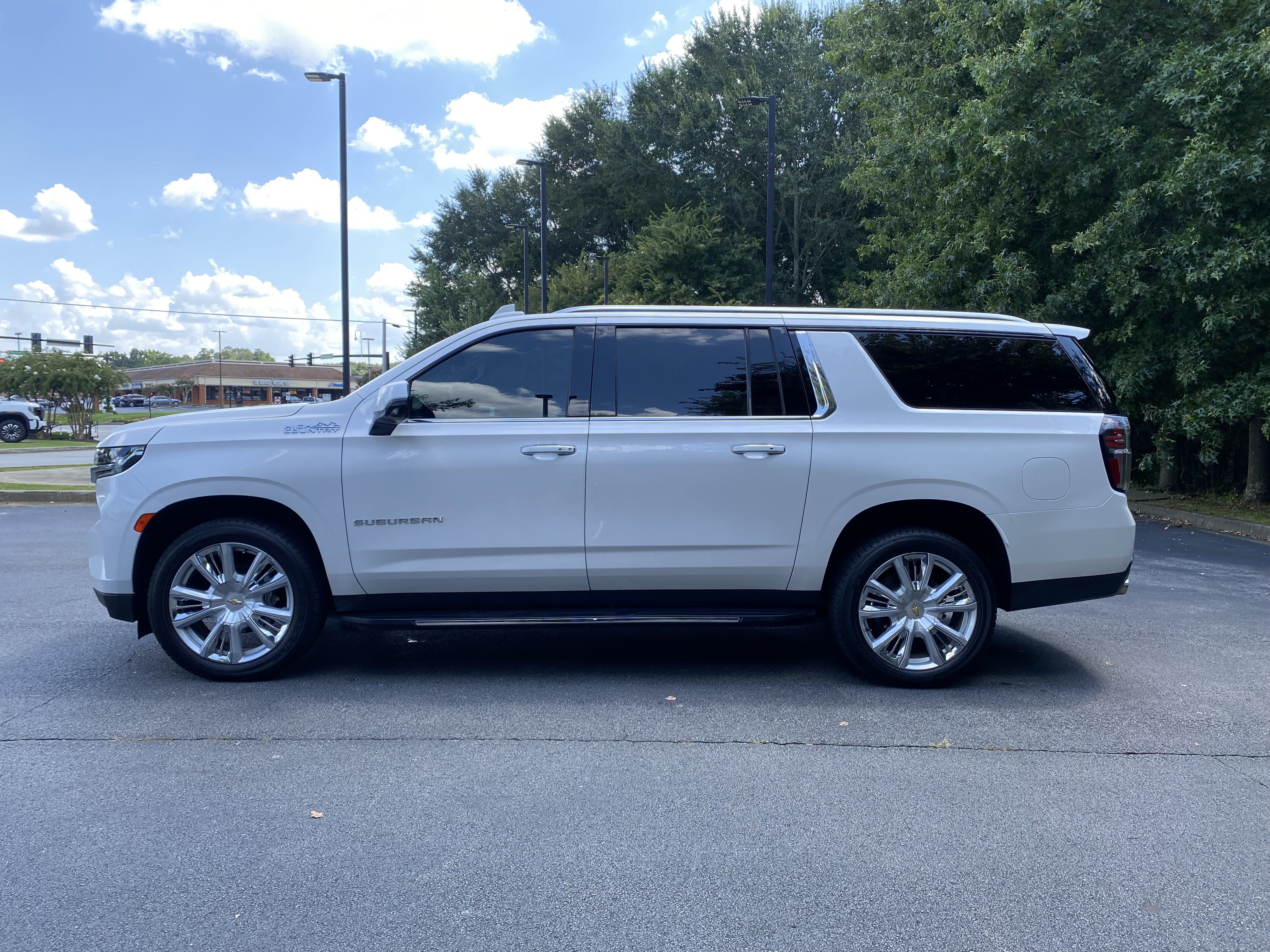 Used 2023 Chevrolet Suburban High Country AWD/4WD image 6